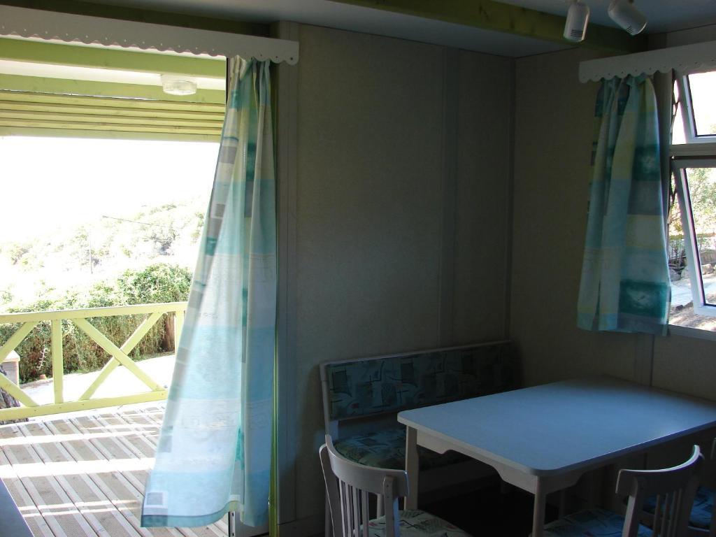 Auberge Ferayola Galeria  Szoba fotó