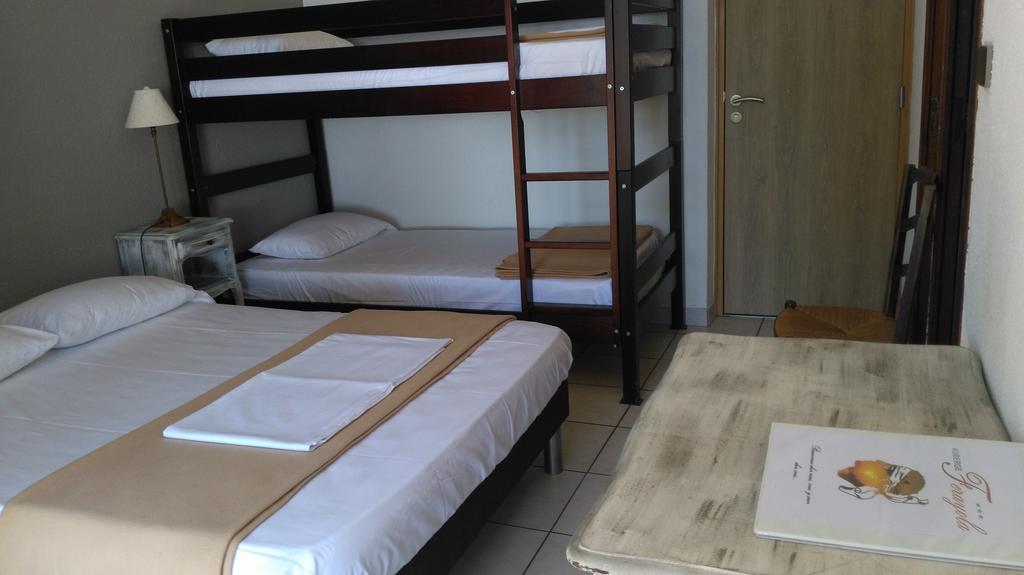 Auberge Ferayola Galeria  Szoba fotó